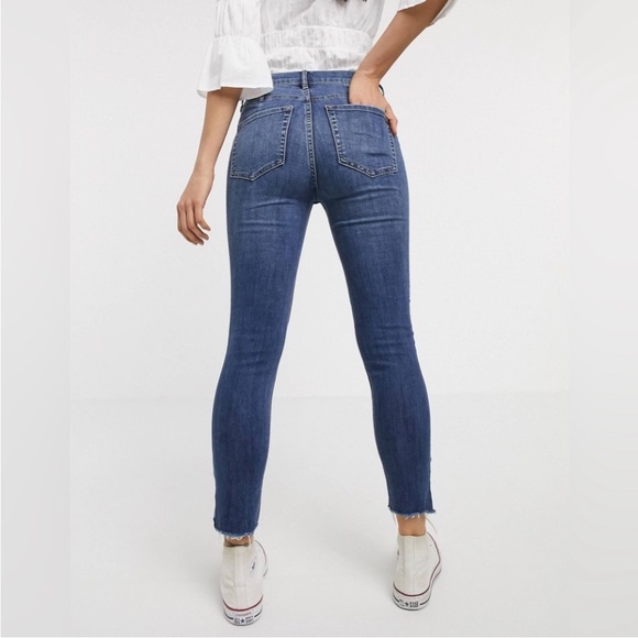 WE THE FREE
Garden Party Cross Hem
Ankle Jeans
We The Free
Size: 29 - Picture 2 of 14